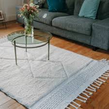 Ce tapis berbère gris et blanc, dans une décoration clair s'intégrera parfaitement sera la note finale de votre composition décorative ! Tapis Berbere Blanc Et Gris 235x140cm
