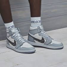Hypebeast On Instagram Hypebeastkicks Sean Wotherspoon And Dior Men S Head Footwear Designer Thibo Sneakers Fashion Trending Shoes Casual Shoe Sneakers