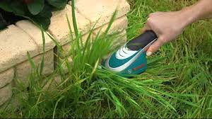 The blades are made from durable carbon steel. Bosch Isio 10 8v Li Ion Cordless Grass Edging Shear Youtube