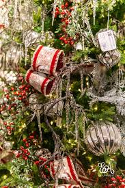 Detalles De Arbol Navideno Con Cinta Ideas Para Arboles De Navidad Arbol De Navidad Plateado Adornos Dorados De Navidad