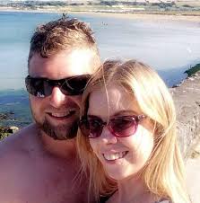 What are the requirements for a builder to qualify for a grant for derelict  house restoration in Ireland?