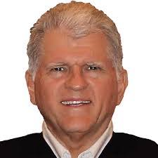 Daniel Snively's Instagram, Twitter & Facebook