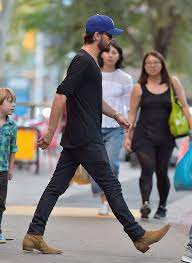 Scott Disick La Dodgers Hat Google Search Mens Street Style Scott Disick Style Mens Outfits