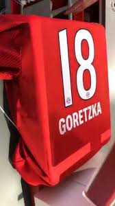 ɔlɛ̃pik ljɔnɛ) (officially olympique lyonnais in french), commonly referred to as simply lyon (french pronunciation: Fc Bayern Munich France Leon Goretzka Portera Le Numero 18 Facebook