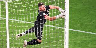 uˈnaj siˈmon;born 11 june 1997) is a spanish professional footballer who plays as a goalkeeper for athletic bilbao. Atletik Prodlil Kontrakt S Vratarem
