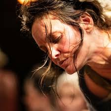 EL FIRMAMENTO de Lucy Kirkwood Traducción: Laura Pouso Teatro Solís. Sala  Zavala Muniz EXAMEN FINAL