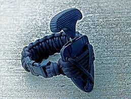 Several Of Our Crew Members Carry A Small Fixed Blade On A Bracelet Check Out This Urban Pal With A Custom Paracord Wrap A Gr Paracorde Survie Couteau Survie