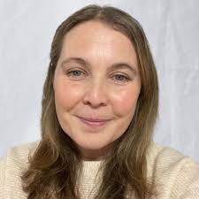 Julia Hopper's Instagram, Twitter & Facebook