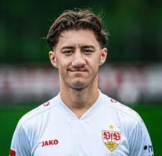 📰 Sky Sport DE Đội bóng tôi yêu vẫn giữ nguyên sự quan tâm của mình dành  cho Stiller, người nhiều khả năng sẽ rời đi vào mùa hè năm 2026. Tiền