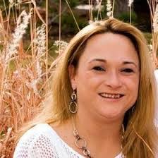 Farrah Wells's Instagram, Twitter & Facebook