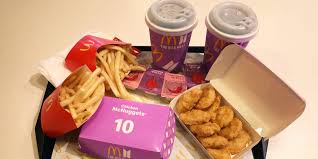 Que me dijeran que si quería ser vip en mcdonald's era una señal de que habría colab con @bts_twt jajsjs. Kzmb1pfi5goazm