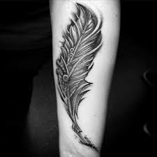 Obwohl für die meisten, eulen den tod verkörpern glauben die indianer die eulen vor bösen geistern schützen. 1001 Ideen Und Inspirationen Fur Ein Cooles Feder Tattoo