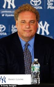 Fans booed rudy giuliani at yankee stadium after the team announced that the former mayor was in attendance for his 74th birthday. Rudy Giuliani Falsely Claims Yankees Knelt During Anthem Daily Mail Online