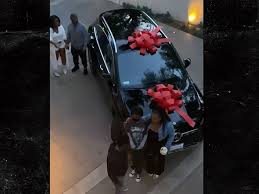 The american actor, his wife eniko and two kids, heaven and hendrix posed alongside their dogs in the cute photos shared on instagram. Kevin Hart Gifts His Daughter New Mercedes For Birthday