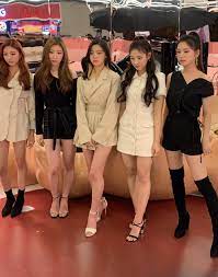 Itzy Chaeryoung Ryujin And Lia Feet R Kpopfeets Kpopfeets Kpop Itzy Kpop Fashion Outfits Kpop Outfits