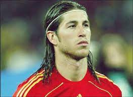 He measures 2.00 metres and played as a forward. Ehrfurchtige Sergio Ramos Frisuren Sammlung Manner Mode Sergio Ramos Frisur Sergio Ramos Frisuren Haarschnitte