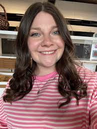 Lisa Senne's Instagram, Twitter & Facebook