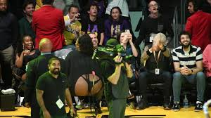 The los angeles lakers are working toward figuring out their next massive move that is worth hundreds lebron james' incident with courtside karen lit social media on fire. See Lizzo Twerk Courtside At The La Lakers Game Popsugar Celebrity