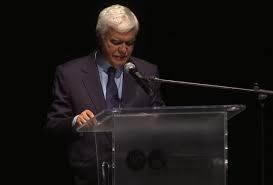 Nació en bogotá, pero a los pocos días su familia se fue a vivir a zipaquirá, donde a los siete años de edad, escribiría lo que podría ser su primer libro. Wrrmw Jokl78ym