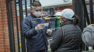 Asimismo, la restricción de pico y cédula tiene algunas excepciones, la cual aplica para los hoteles, los establecimientos de la industria gastronómica (restaurantes y gastrobares), las farmacias, los servicios funerarios y los parques. Pico Y Cedula En Bogota Asi Funcionara Hasta El 19 De Abril De 2021 Bogota Gov Co