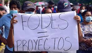 Bukele anuncia recorte del Fodes y dice "ya no se entregará en efectivo"