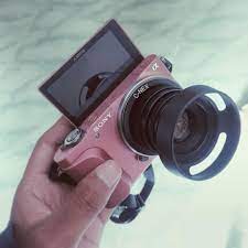 Itu karena kamera jenis ini memiliki harga yang tinggi, karena kameranya terdapat sensor terbaik yang bisa menghadirkan foto menawan. 7 Pilihan Kamera Mirrorless Harga Rp3 Juta Bukareview
