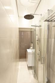 Faltbare Glasduschabtrennung Vergrossert Schlauchbad Banovo Badsanierung Badrenovierung Schlauchbad Kleinesbad Modern Badezimmer Badezimmer Bauen Dusche