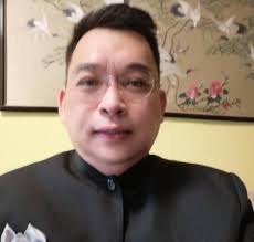 家总-  陈士勇校长吉隆坡蕉赖南強华小的校长，天天用广播报告打扰学生上课，所报告的内容都是一些小事，学生食堂出吃东西后要把碗分类也可以说一节，天天在广播散播不良情绪，还在天天提醒疫情说得了会有后遗症，现在什么情况了，确诊也不是大家所要的，而是实在避无可避了  ...