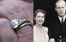Queen Lizzy S Engagement Ring Is Worth A Humble 134 600 Princess Alice Of Battenberg Princess Alice Prince Andrew