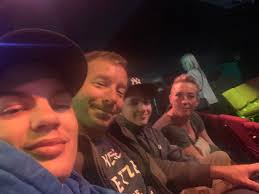 Whether you're Las Vegas residents or just visitors, head to the **world's  favorite family show**, featuring over 30 pets including cats, dogs,  parrots, ... and even a miniature horse! Please note that