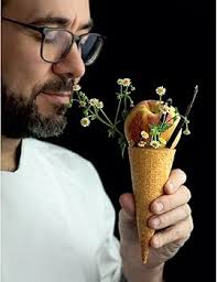 Essence, a New Way to Make Ice Cream: Jesús Escalera: 9788412842111:  Amazon.com: Books