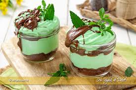Dolci monoporzione al cioccolato e tiramisù eleganti e raffinati. Mousse Alla Menta After Eight