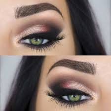 Celebrities with dark hair such as sandra bullock, christina ricci, and michelle dockery all know how to show off their alabaster skin, and you will too. Makeup Looks For Green Eyes And Brown Hair Saubhaya Makeup