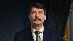 János áder is a hungarian politician and lawyer who has been the president of hungary since 10 may 2012. Ader Janos Egy Atlagos Napi Oltozet Vizlabnyoma Mintegy 20 Ezer Litert Tesz Ki Infostart Hu