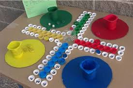 Te dejamos 11 ejemplos gráficos de juguetes con material reciclado y manualidades hechos con material reciclable. Jocs De Taula Amb Taps De Plastic Reciclats Totnens Como Hacer Juegos Didacticos Manualidades Con Tapones Juegos Con Material Reciclado