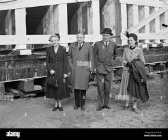 Women in india 1940s Black and White ...