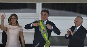 Michelle bolsonaro is a 39 year old brazilian first lady born on 22nd march, 1982 in ceilandia, brasilia, federal district, brazil. Drohungen Und Boykott Bei Amtsantritt Von Bolsonaro In Brasilien Amerika21