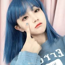 Bangs (north american english) or fringe (british english) are strands or locks of hair that fall over the scalp's front hairline to cover the forehead, usually just above the eyebrows. Ruiiia Short Blue Hair Facebook