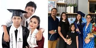 Bagaimana mungkin tujuan pembelajaran akan tercapai jika kegembiraan itu tak lagi milik mereka? Bagikan Momen Bahagia Intip 5 Potret Anak Seleb Rayakan Wisuda Di Tengah Pandemi Corona Covid 19 Kapanlagi Com