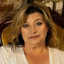 Midlife Magic & Magnolias: Magic at Midnight Series: Carlisle, Meredith,  Erickson, Carmen: 9798410893626: Amazon.com: Books