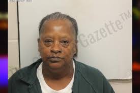 Hospice worker accused of using patient's credit cards hours after death  REPORT: https://thegeorgiagazette.com/chatham/deatta-simmons/