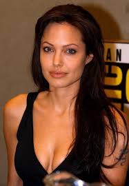 Happy 50th Birthday to the natural beauty Angelina Jolie 😍