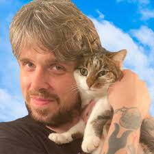 Cute Vintage Porcelain Cat With Ball of Yarn. From the 1960s. Creme White  W. Hand-painted Facial Features. Retro Ceramic Gift for Cat Lover