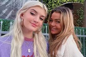 Sheena's first husband was a Sheena tribute drag queen apparently 🤣🤣🤣🤣