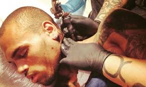 Chris brown tattoos house and cars celebily. Chris Brown Gets More Tattoos On His Neck As He Snoozes While Getting Needled Daily Mail Online