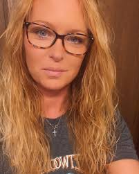 Hi 👋 I'm Rebecca Larson! I've been hosting the podcast for nearly 8 years,  and I love to talk about history and royal history. Please introduce  yourself and tell me where you're