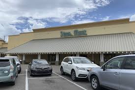 This stein mart credit card review uncovers the benefits, features, advantages and drawbacks of this store card. All Stein Mart Stores Are Closing See The List Of Liquidation Sales Fitforhealth News