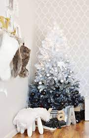 Make A White Christmas Tree A Trendy Ombre Ombre Christmas Tree White Christmas Trees White Holiday Decorations