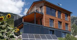 Eine zukunftsfähige energieversorgung muss robust und effizient sein. Das Nahezu Energieautarke Haus Markert War Eine Architektonische Herausforderung Denn Es Thront In Steilster Hanglage Auf Uber 1200 Autarkes Haus Okohaus Haus