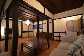 築100年の古民家 禅 リベーションしており 良いバランスで趣きもあり 小さな中庭と縁側もありますので ドラマcm撮影 コスプレ撮影会 カウンター キッチンなので料理しながらパーティ 女子会にも最適です bbq バーベキュー インドアbbq 流しそうめん 線香